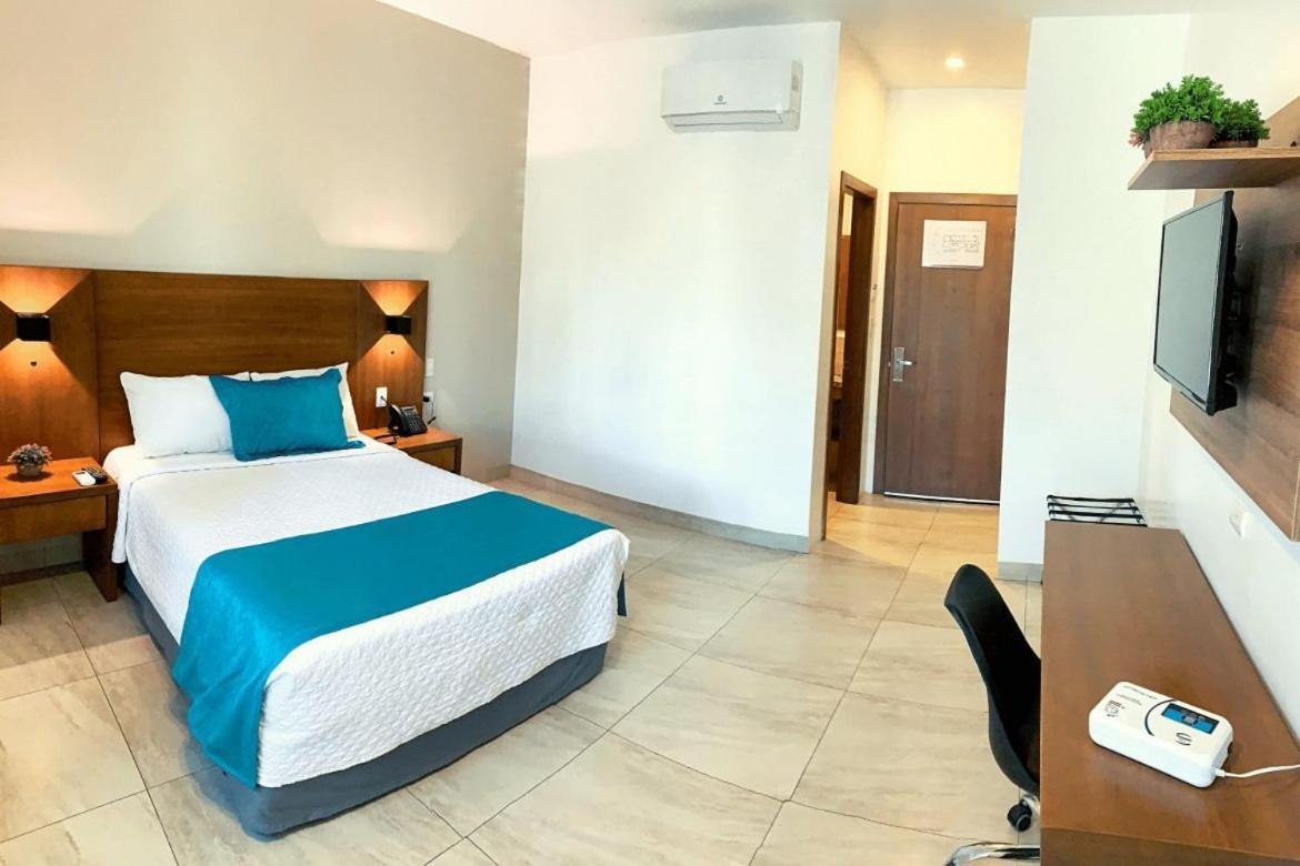 Aquamarina Hotel Манта Экстерьер фото